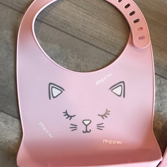 Pottery Barn Toddler Dinnerware Set (Silicone) - Picture 2 of 4